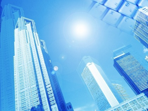 空を背景にしたビル群